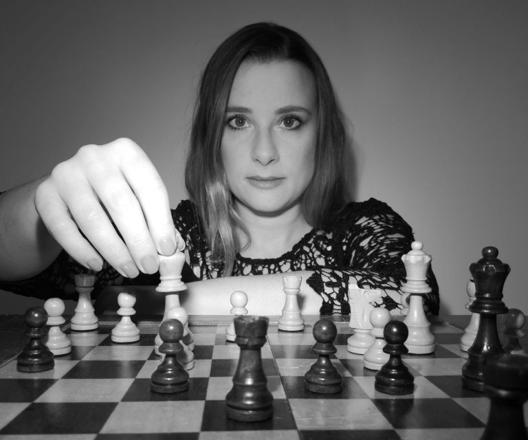 Franziska Sabo spielt Schach